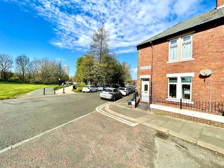 Huge Serviced Apartment With Free Parking Jesmond Esterno foto