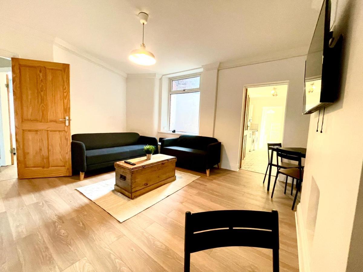 Huge Serviced Apartment With Free Parking Jesmond Esterno foto