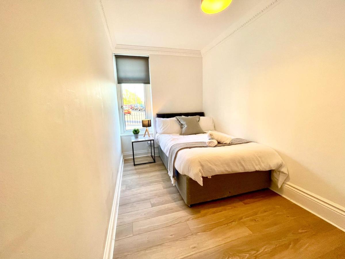Huge Serviced Apartment With Free Parking Jesmond Esterno foto