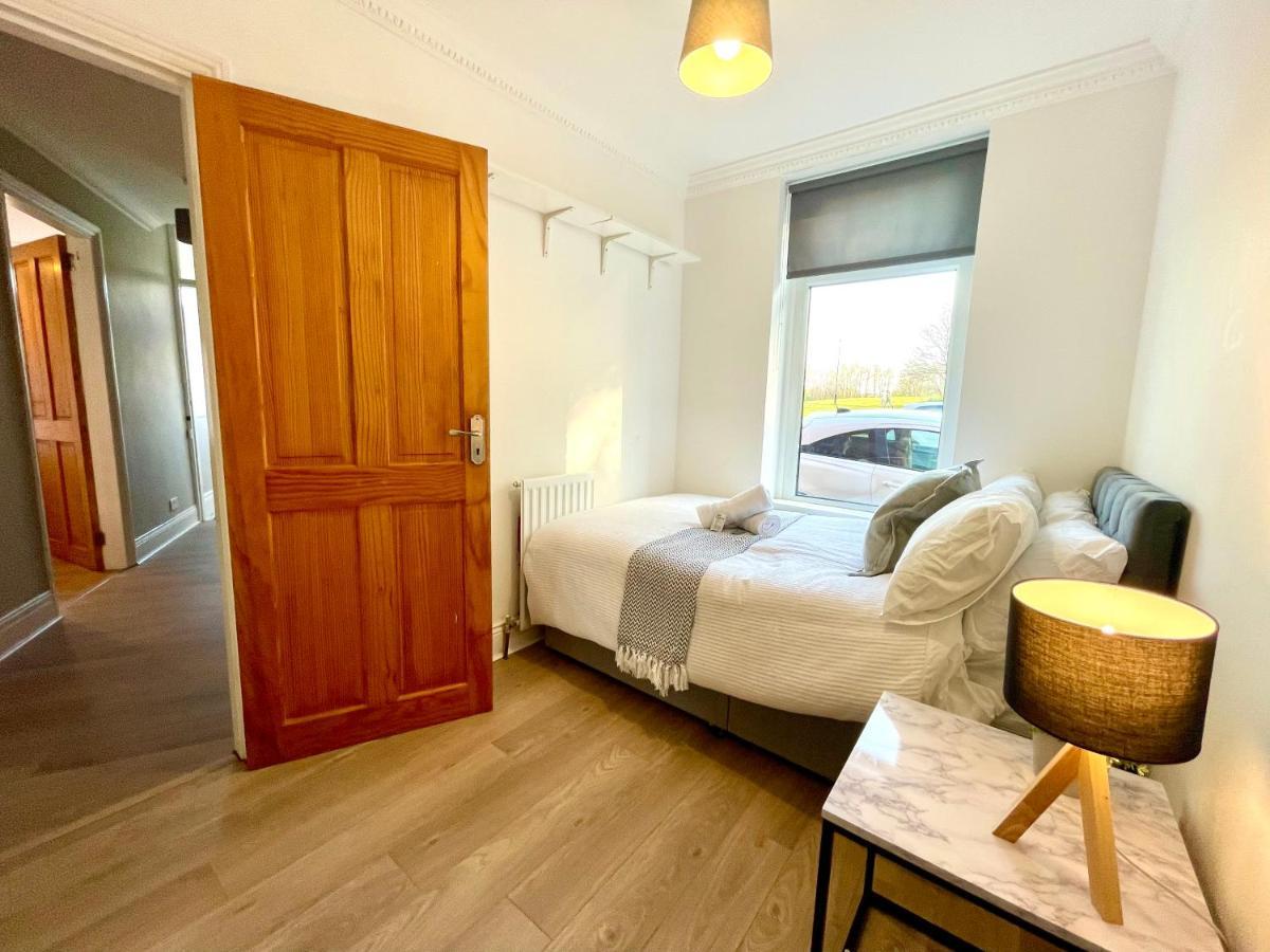 Huge Serviced Apartment With Free Parking Jesmond Esterno foto