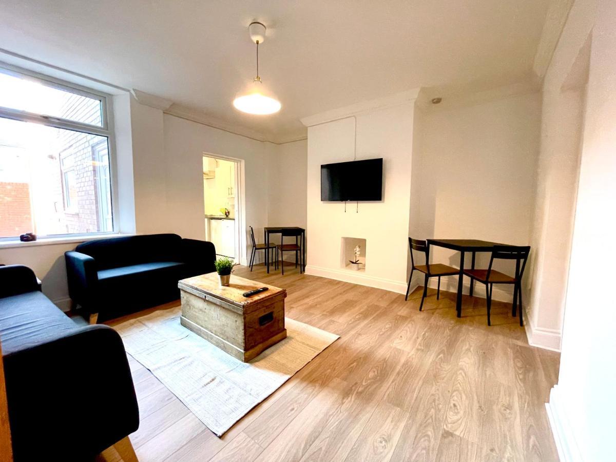 Huge Serviced Apartment With Free Parking Jesmond Esterno foto