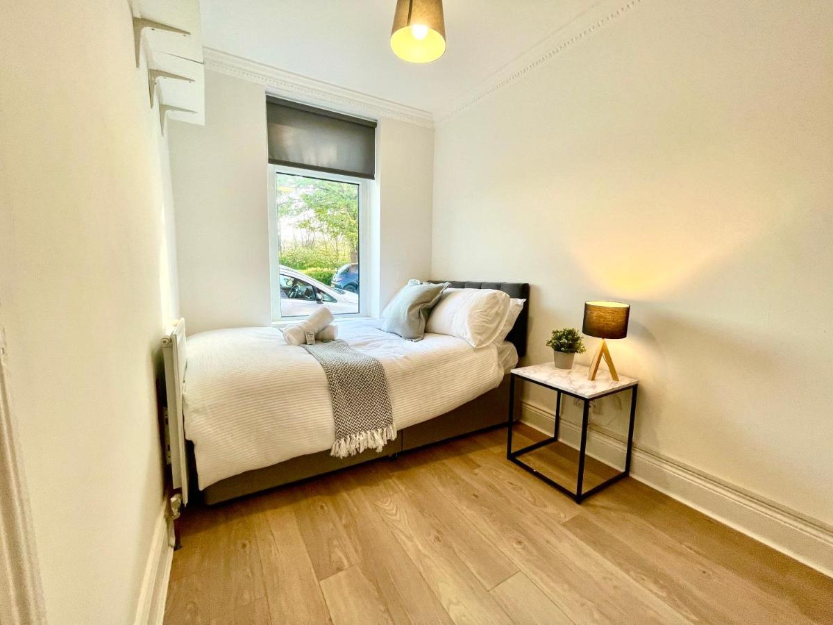 Huge Serviced Apartment With Free Parking Jesmond Esterno foto