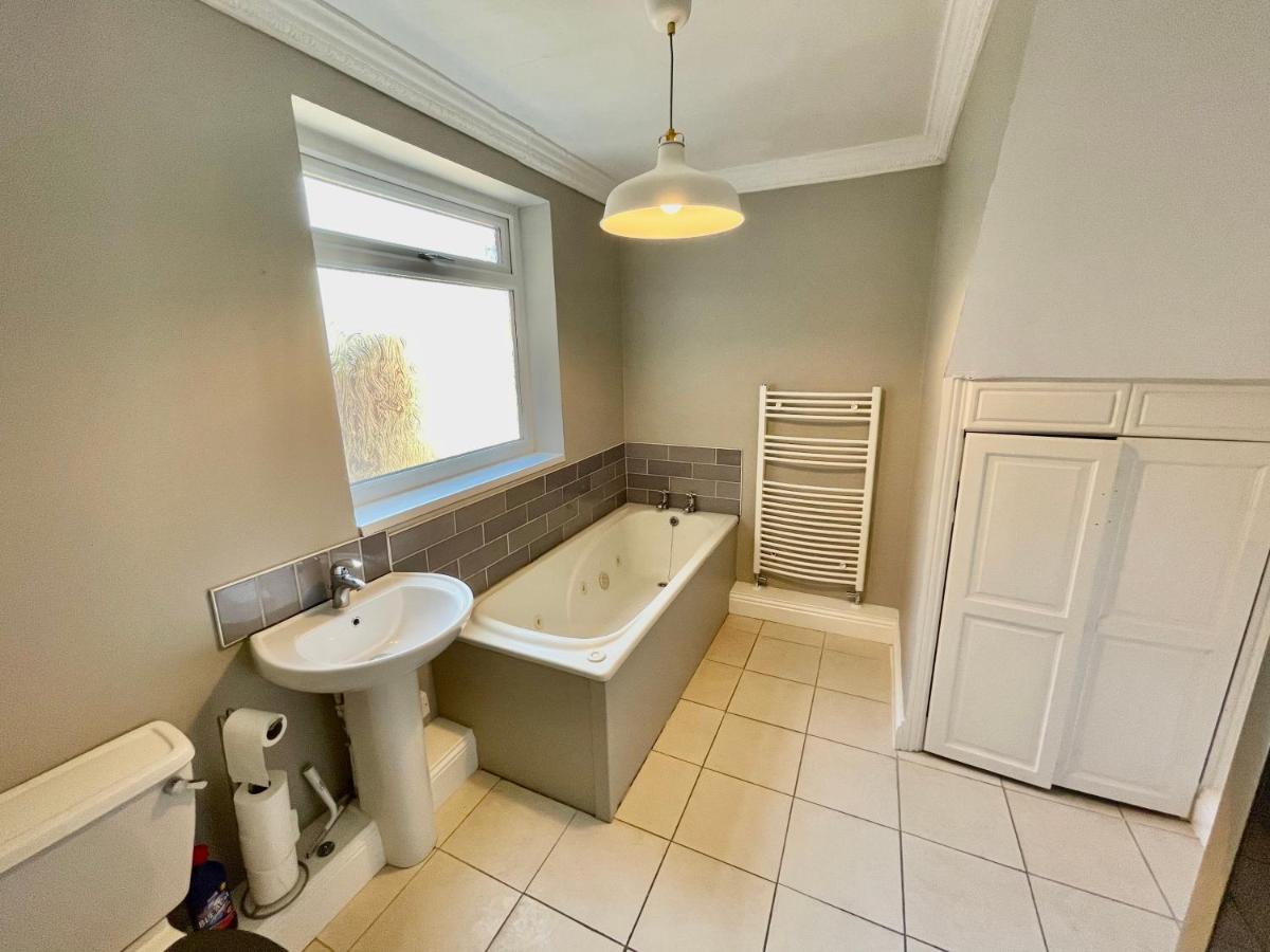 Huge Serviced Apartment With Free Parking Jesmond Esterno foto
