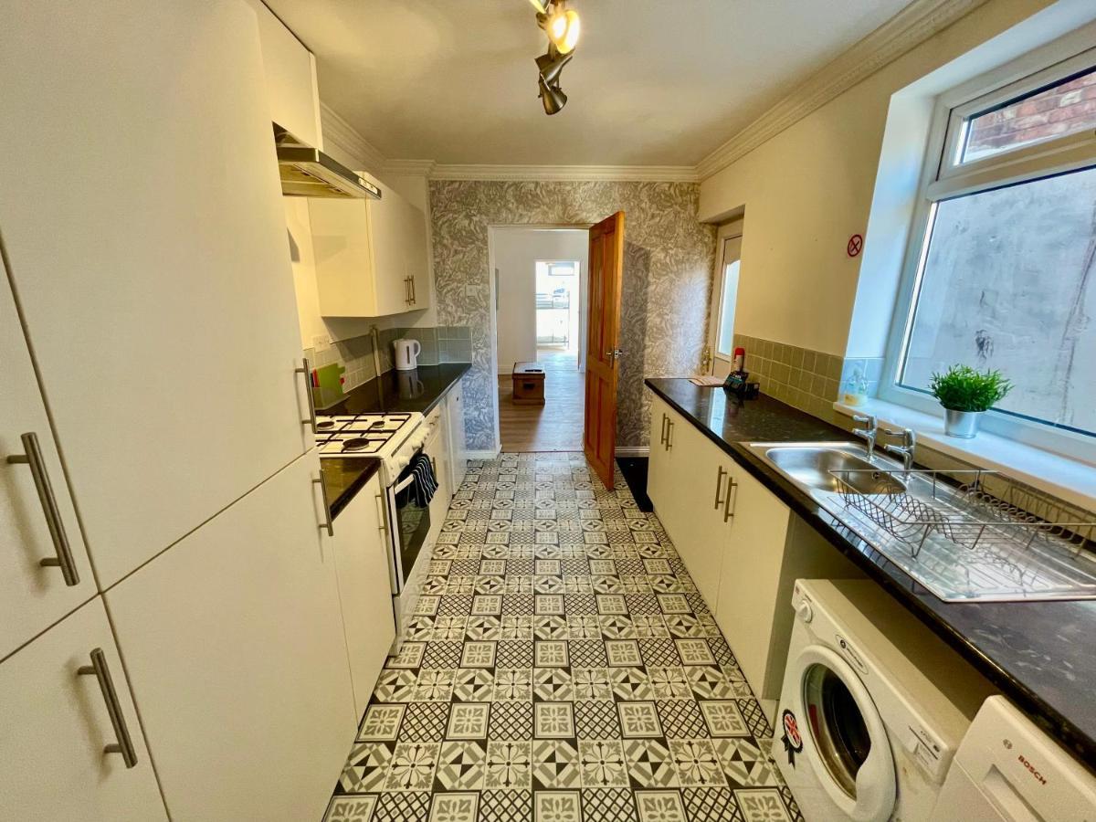 Huge Serviced Apartment With Free Parking Jesmond Esterno foto
