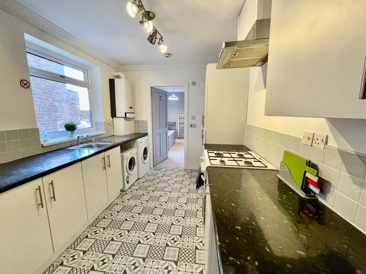 Huge Serviced Apartment With Free Parking Jesmond Esterno foto