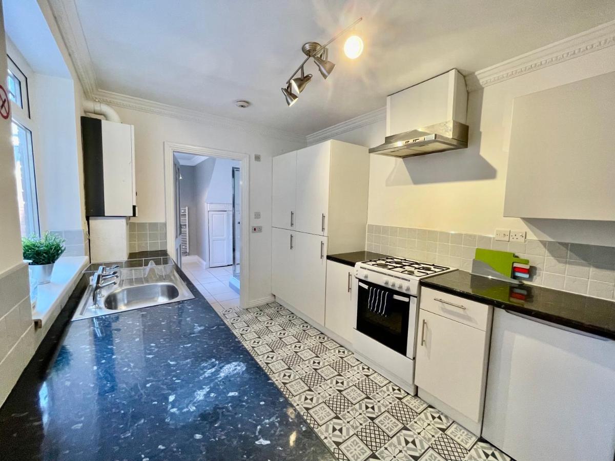 Huge Serviced Apartment With Free Parking Jesmond Esterno foto
