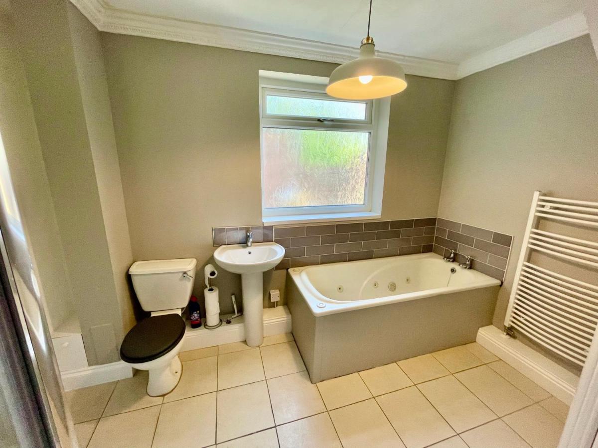 Huge Serviced Apartment With Free Parking Jesmond Esterno foto